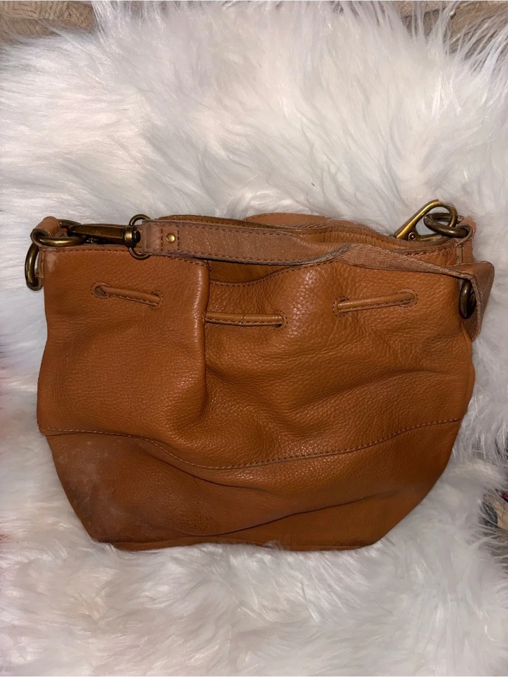 Fossil Women’s Bucket Crossbody Bag in Tan Leather